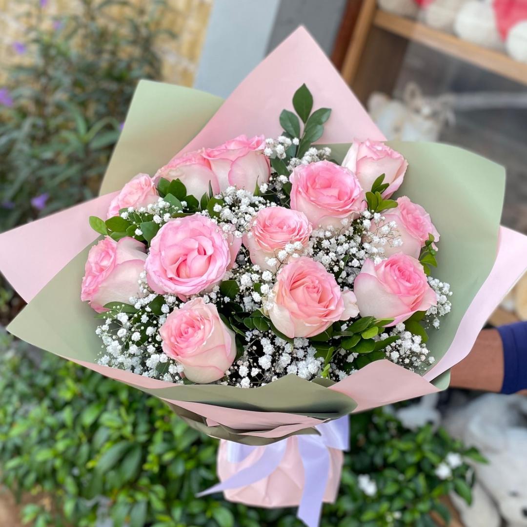 Ramalhete com 12 rosas importadas