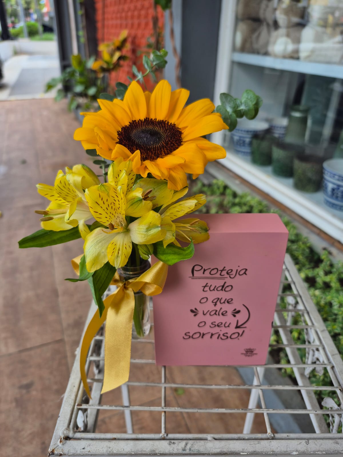 Enfeite de mesa com flores