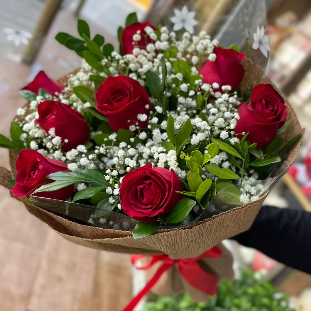 Ramalhete com 8 rosas vermelhas