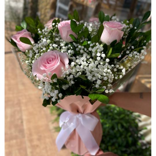Ramalhete com 6 rosas cor de rosa